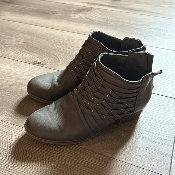 Gray ankle boots - Picture 2 of 6